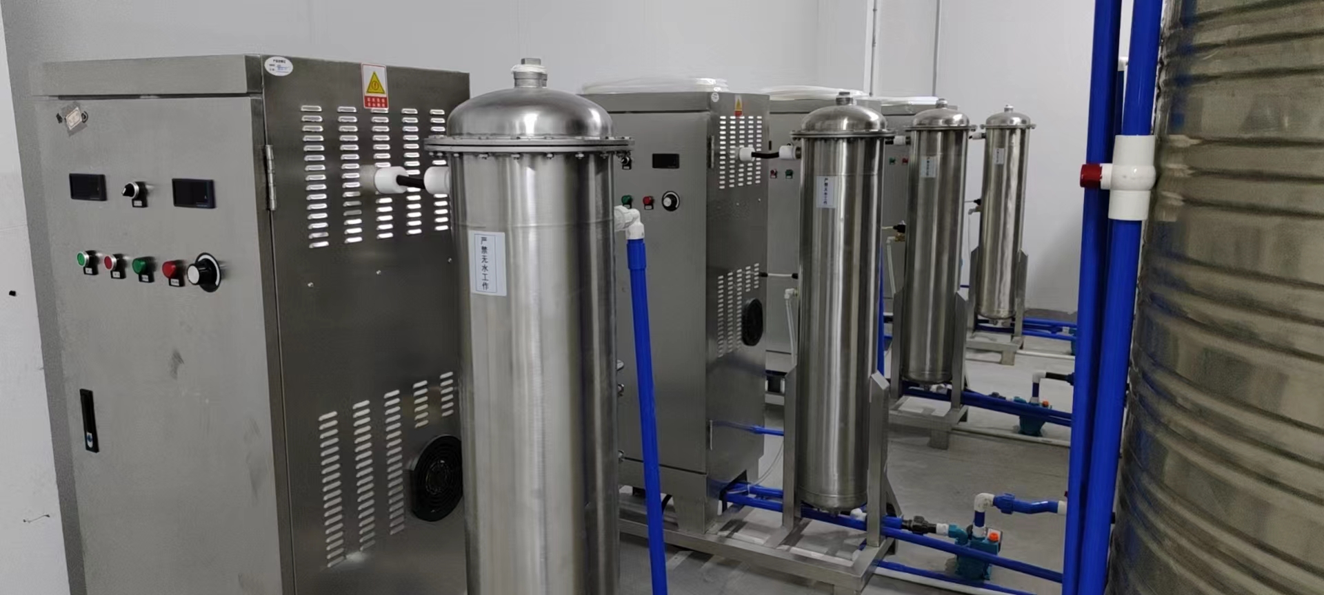 廣州佳環(huán)HY-022-600A 600克臭氧發(fā)生器6套安裝現場